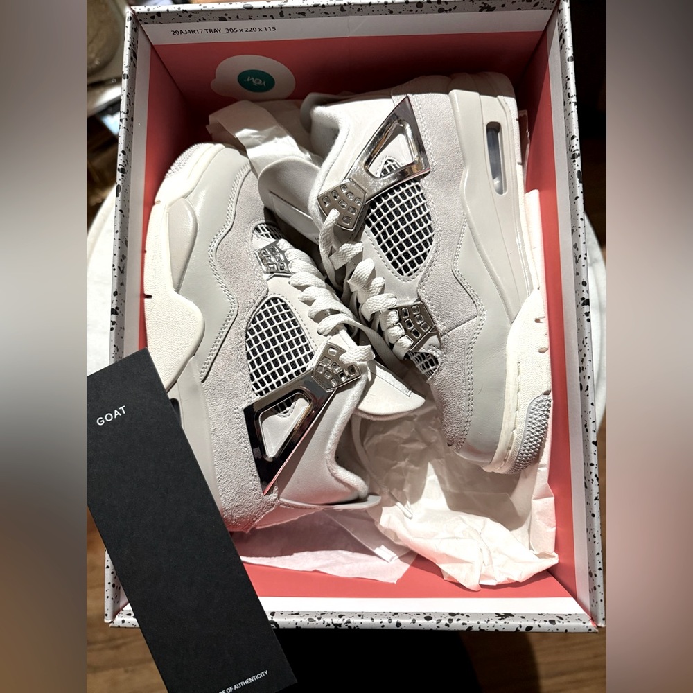 Women’s Air Jordan 4 Retro